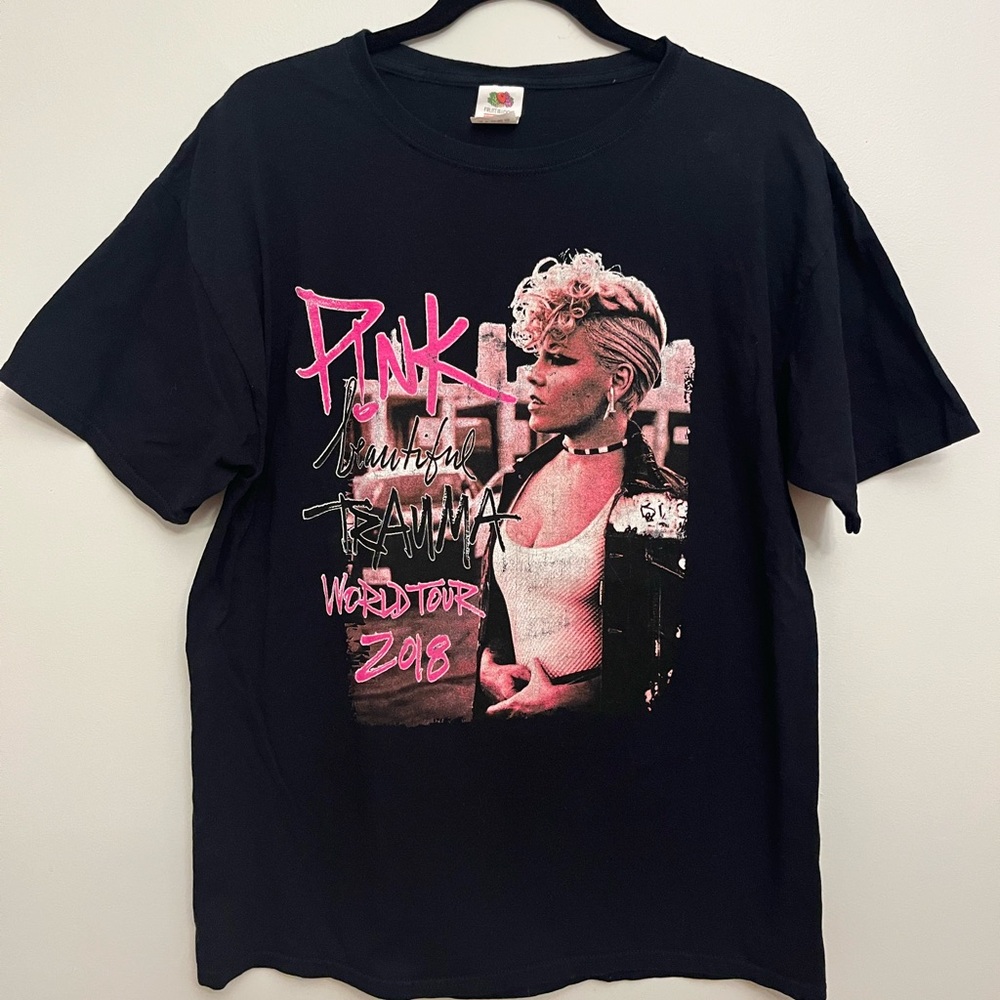 P!nk Beautiful Trauma World Tour 2018 Graphic Tee - Black/Pink
